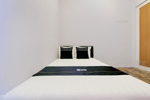 Basic Double Room | WiFi (free), bed sheets
