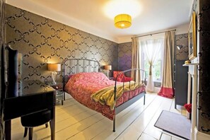 9 bedrooms, iron/ironing board, WiFi, bed sheets - The Norfolk Farmhouse & Barn, (sleeps18) - close to coast with hot -tub. (Felmingham)