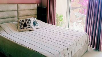 1 soverom, strykejern/-brett, wi-fi (mot et tillegg) og sengetøy