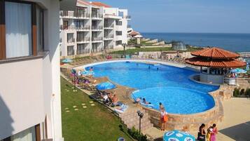 Iron/ironing board, free WiFi