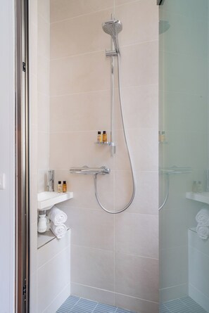 Shower, free toiletries, hair dryer, towels