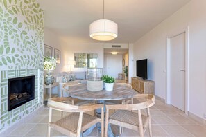 Apartment (2 Bedrooms) | In-room dining - Exclusive 2BD Apartment Heated Pool Flamingos Golf (Benahavis)