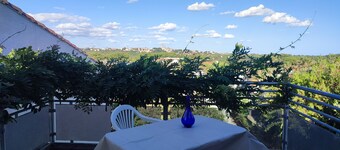 Studio with large 9m² terrace, exceptional view, 5 min from Fonséranes locks