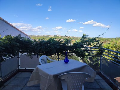 Studio with large 9m² terrace, exceptional view, 5 min from Fonséranes locks