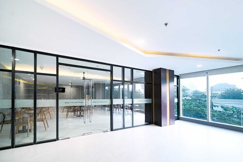 Grand Whiz Hotel Praxis Surabaya