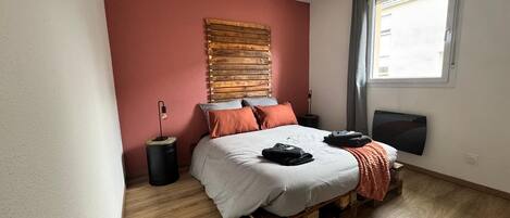 2 Schlafzimmer, BĂŒgeleisen/BĂŒgelbrett, WLAN, BettwĂ€sche