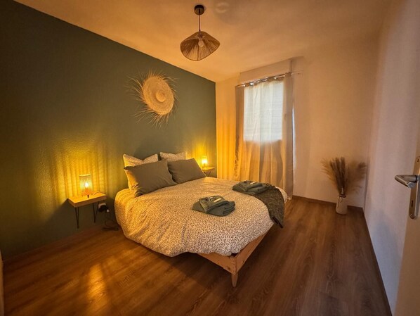 2 makuuhuonetta, silitysrauta/-lauta, Wi-Fi, vuodevaatteet