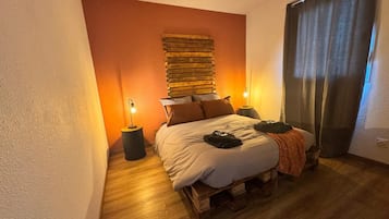 2 bedrooms, iron/ironing board, WiFi, bed sheets