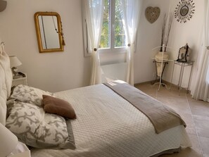 4 chambres, fer et planche à repasser, Wi-Fi, draps fournis