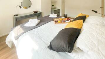 3 bedrooms, iron/ironing board, bed sheets