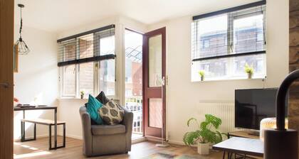 Diamond House, Sheffield: Lovely 3 bedroom centrally-located, industrial styled.