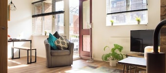 Diamond House, Sheffield: Lovely 3 bedroom centrally-located, industrial styled.