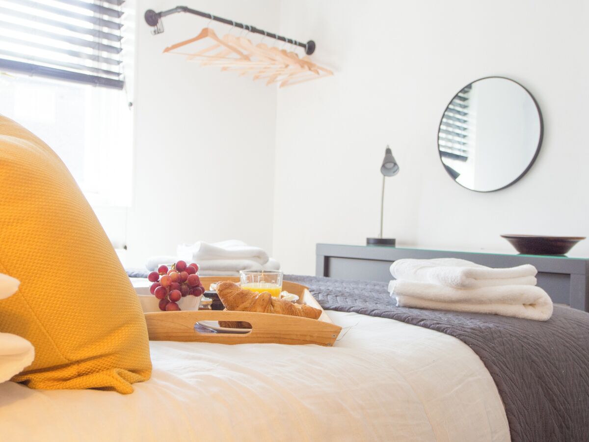 3 bedrooms, iron/ironing board, bed sheets