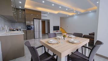 Familien-Maisonette, Poolblick | Bettwäsche aus ägyptischer Baumwolle, hochwertige Bettwaren