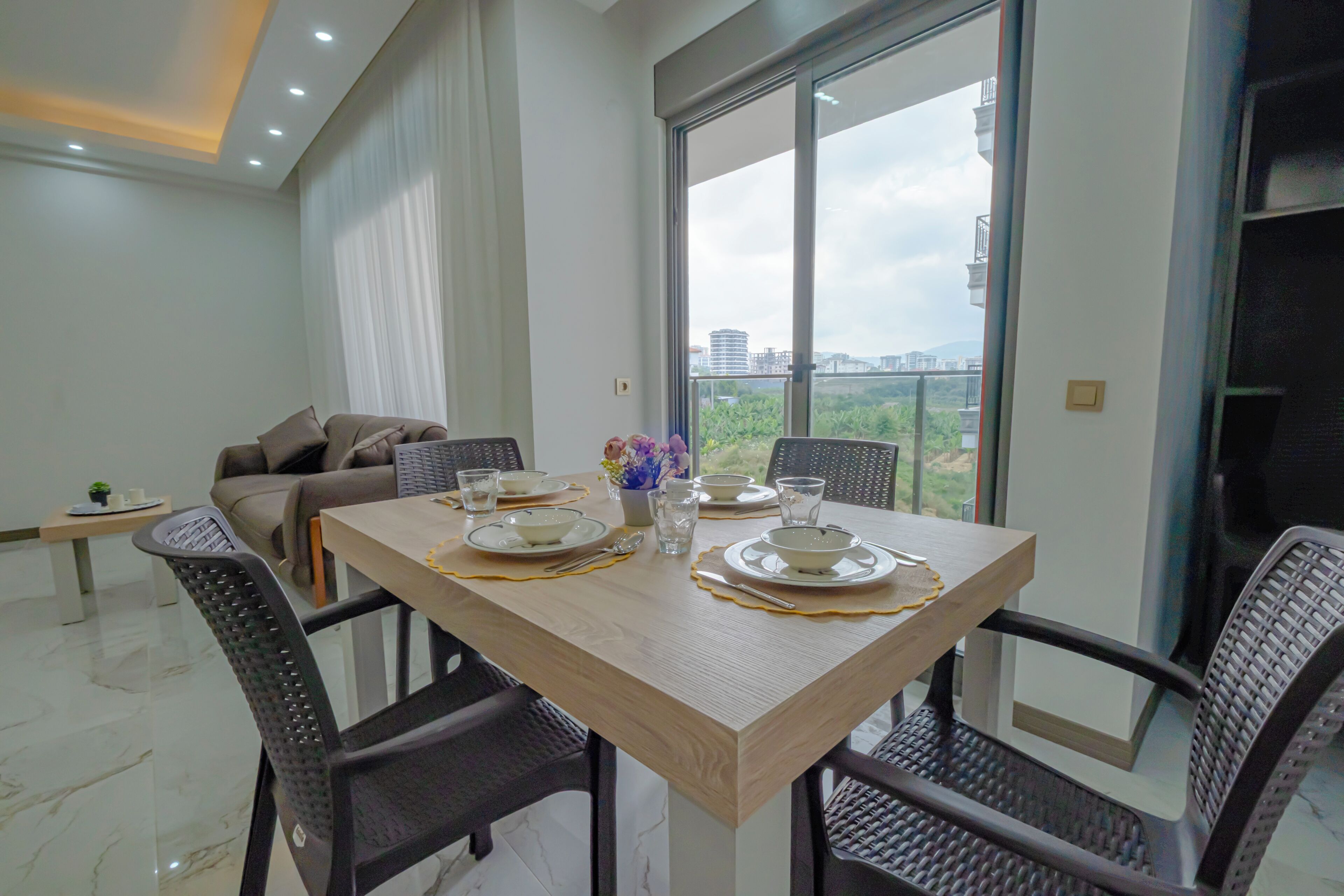 家庭複式房屋, 泳池景觀 | 房內用餐區