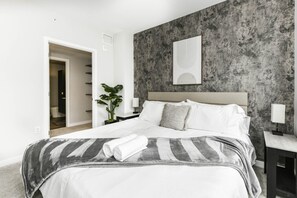 2 室のベッドルーム、デスク、アイロン / アイロン台、WiFi (無料)