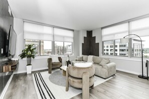 Smart TV, computer monitors