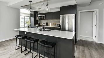 Utensilis de cuina, vaixella i coberteria