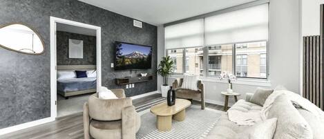 2 habitaciones, escritorio, tabla de planchar con plancha y wifi gratis