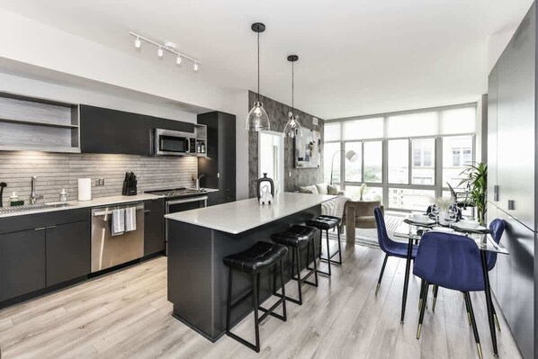 Stovetop, cookware/dishes/utensils