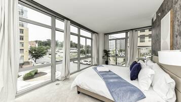 2 slaapkamers, een bureau, een strijkplank/strijkijzer, gratis wifi