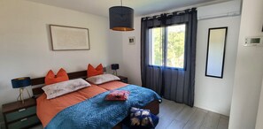 3 chambres, fer et planche à repasser, Wi-Fi gratuit, draps fournis