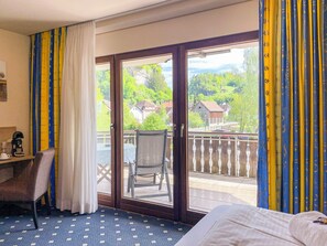 Phòng đôi phong cách cổ điển, 1 giường cỡ queen, ban công, quang cảnh núi | Hiên