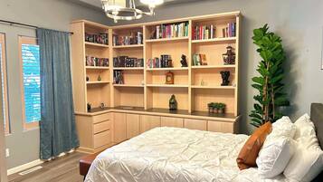 6 bedrooms, desk, iron/ironing board, travel crib