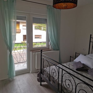 2 slaapkamers, een strijkplank/strijkijzer, wifi, beddengoed