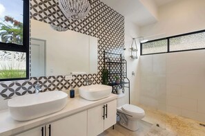 Shower, hair dryer - Sprawling Modern Property with a Tranquil Outdoor Living Space, swimming pool, and a private Casita (Playa Potrero)