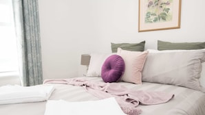 Unclassified image, 5 of 48, button - Eumbar on Byng - Heritage Home in CBD, Sleeps 8 (Orange)