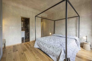 2 habitaciones y tabla de planchar con plancha 
