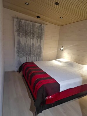 2 bedrooms, iron/ironing board, WiFi