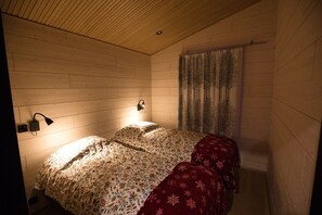 2 bedrooms, iron/ironing board, WiFi
