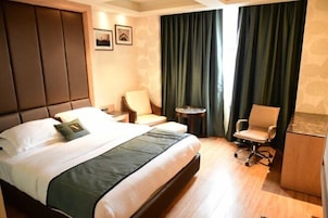 Deluxe Double Room | Desk, laptop workspace, soundproofing, free WiFi