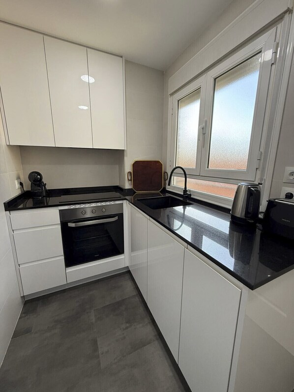 Fridge, microwave, oven, coffee/tea maker