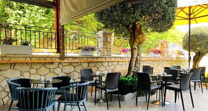 Jata Crown Hotel