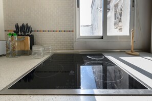 Kühlschrank, Mikrowelle, Ofen, Geschirrspüler