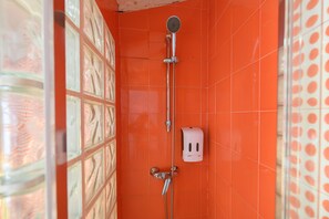 Ducha y secador de pelo