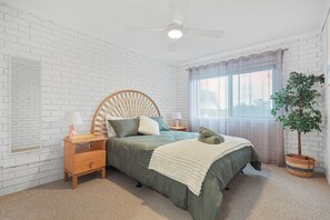 2 habitaciones, escritorio, tabla de planchar con plancha y wifi 