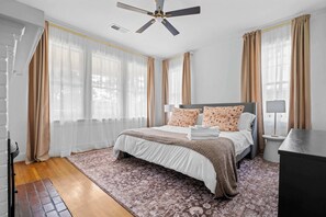 3 bedrooms, desk, iron/ironing board, WiFi