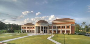 Exterior - 3BR•Porch•FirePit•Grill•Parking | 5min to Downtown (Columbus)