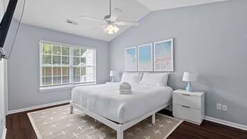 3 bedrooms, iron/ironing board, Internet, bed sheets