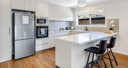 Tranquil Villa Two -2BR/2BAâ10min to CBD & Airport