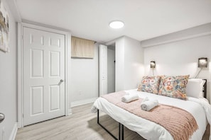 2 Schlafzimmer, Schreibtisch, Bügeleisen/Bügelbrett, WLAN