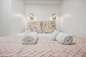 2 Schlafzimmer, Schreibtisch, Bügeleisen/Bügelbrett, WLAN