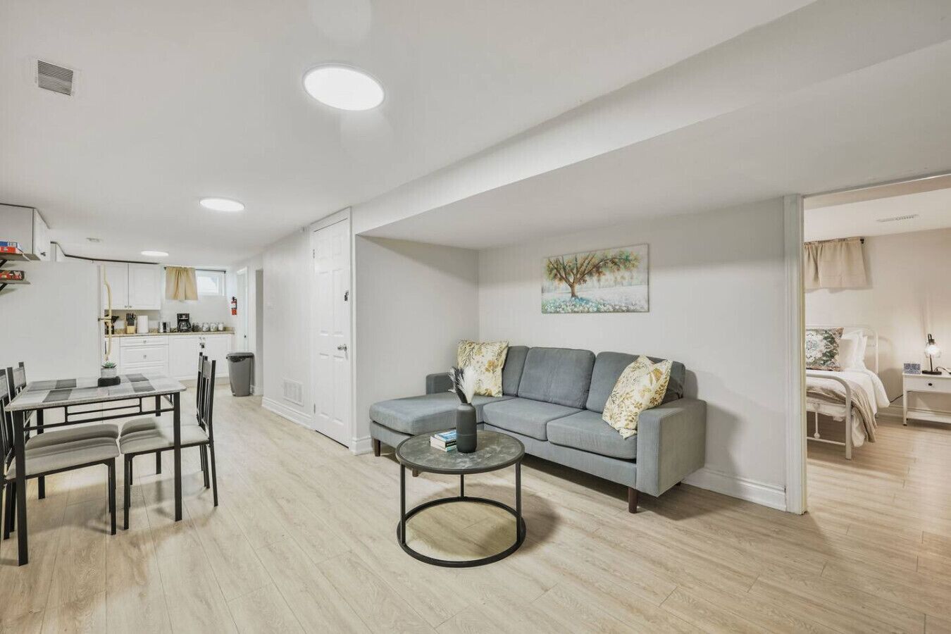 Comfy 2br Apt Near Beach & Downtown | Free Parking - Oshawa