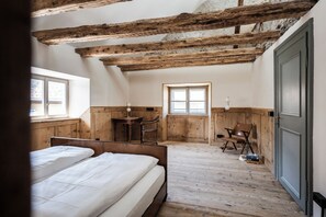 Deluxe Apartment, Mountain View | Premium bedding, individually decorated, individually furnished - Ansitz Thierburg (Merano)