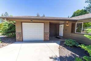 Exterior detail - Spacious 3BR Family Retreat w Fire Pit, BBQ, Smart TVs & More (Spokane Valley)