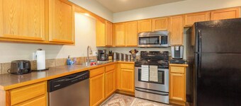 Spacious 3BR Family Retreat w Fire Pit, BBQ, Smart TVs & More
